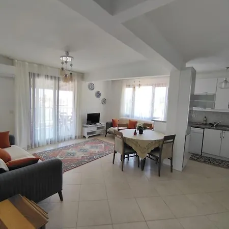 Merkezde Site Icerisinde Genis Ve Ferah Daire Apartment